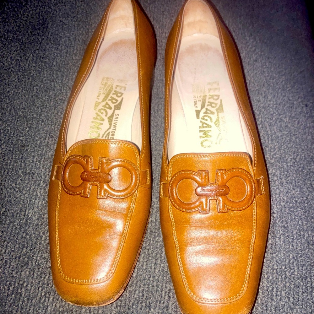 Salvatore Ferragamo Saddle Brown Gancini Loafer Womens Size 5.5 B